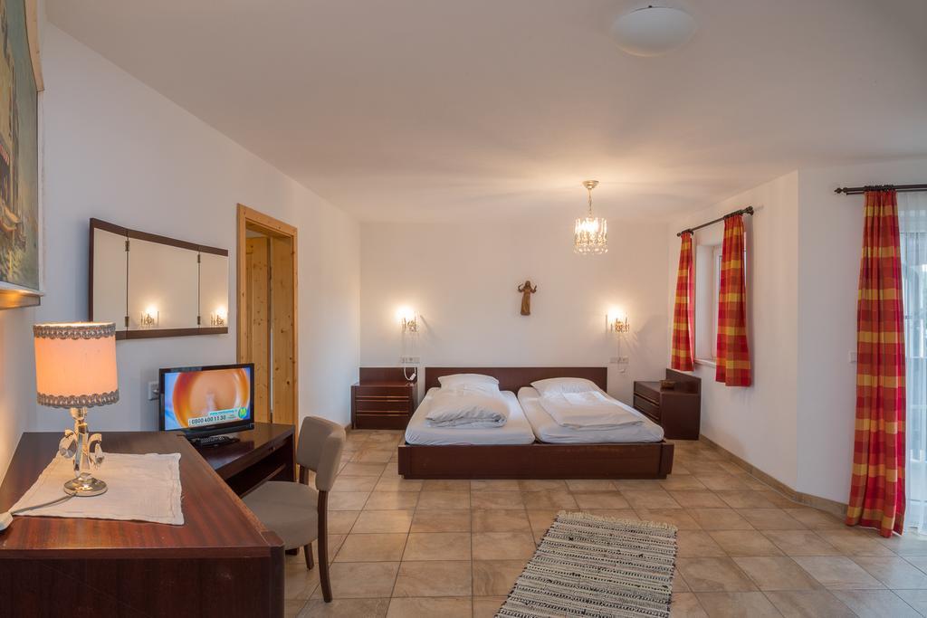 Landhaus Charlotte Am Geigenbuehel -Apartments Seefeld in Tirol Luaran gambar