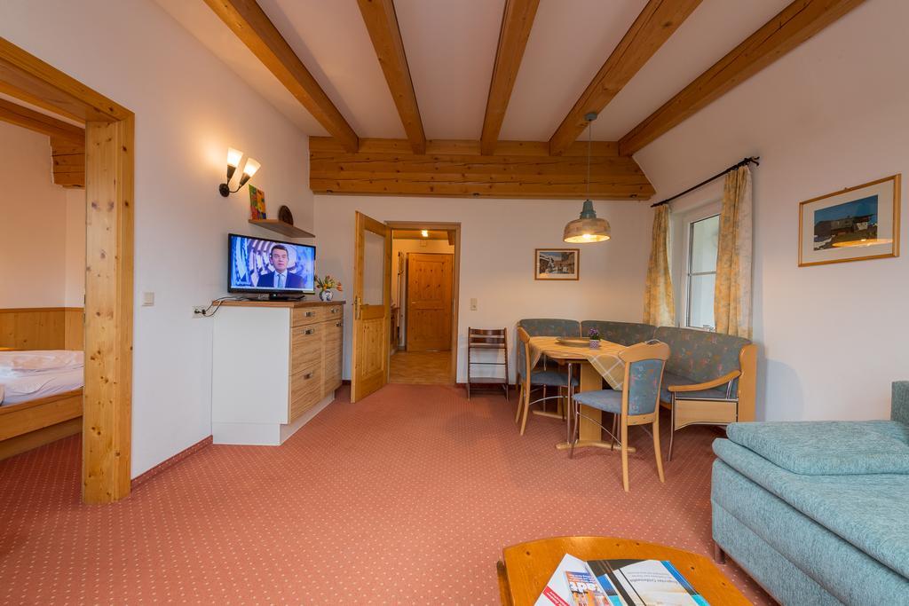 Landhaus Charlotte Am Geigenbuehel -Apartments Seefeld in Tirol Luaran gambar