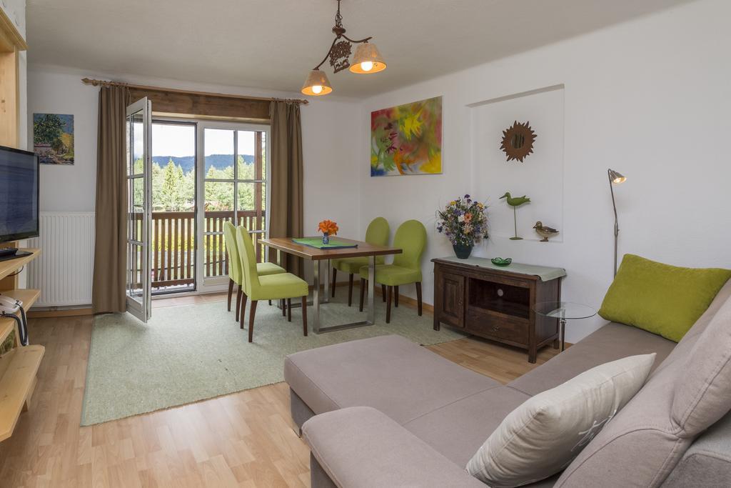 Landhaus Charlotte Am Geigenbuehel -Apartments Seefeld in Tirol Luaran gambar
